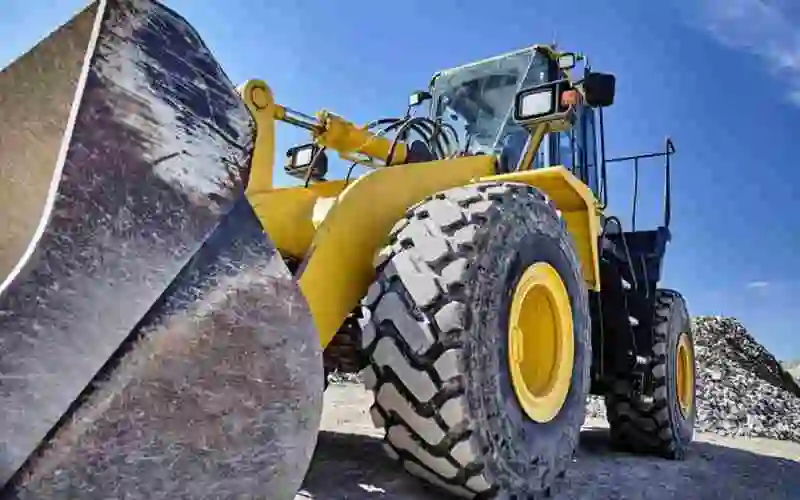 Riteņu iekrāvējs materiālu transportēšanai